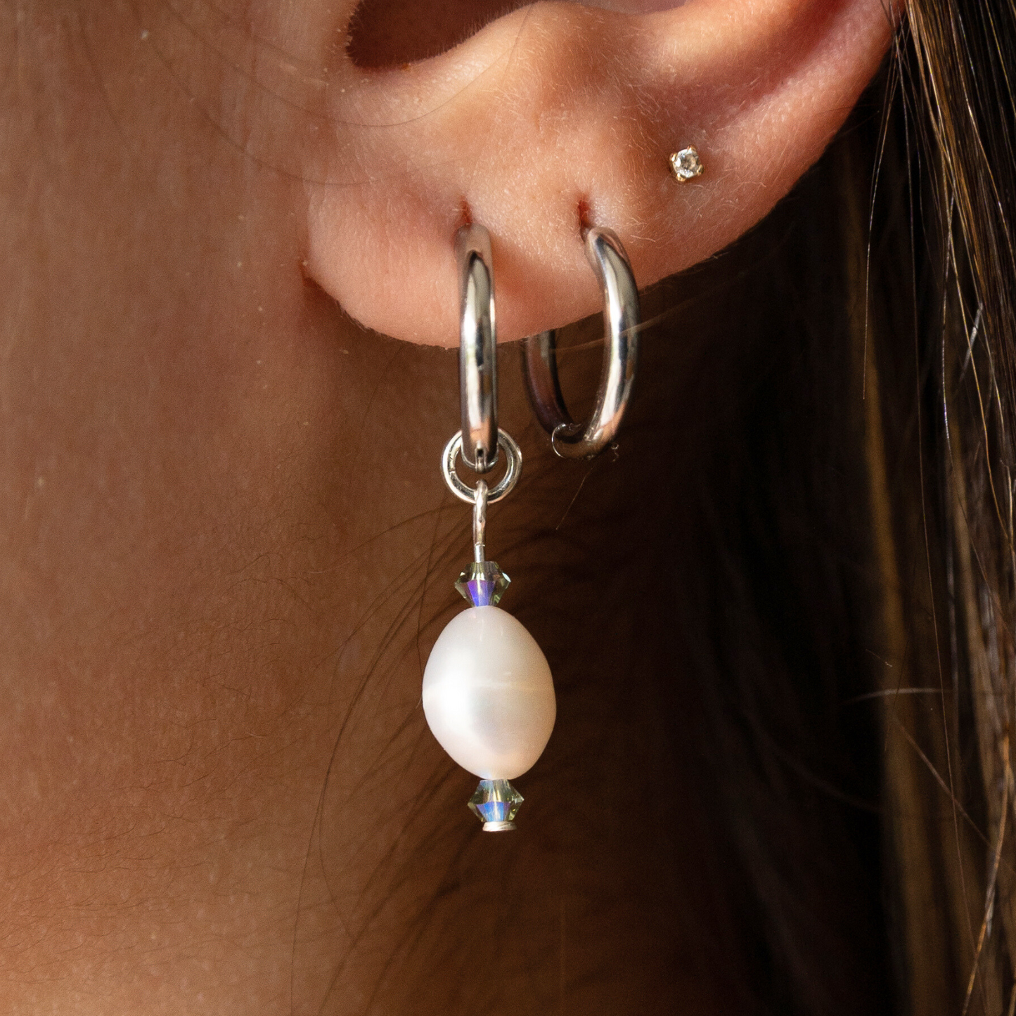 Huellas ⟡ Pearl Charm Silver Hoops