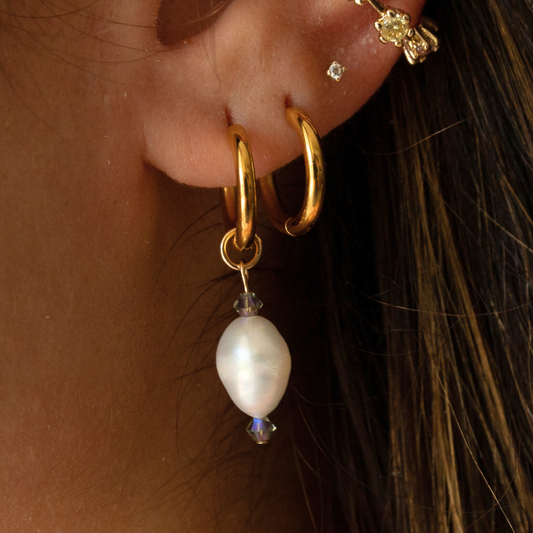 Huellas ⟡ Pearl Charm Gold Hoops