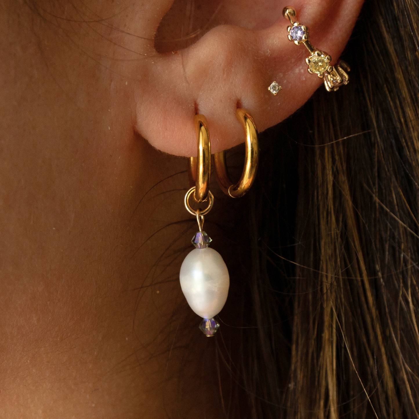 Huellas ⟡ Pearl Charm Gold Hoops