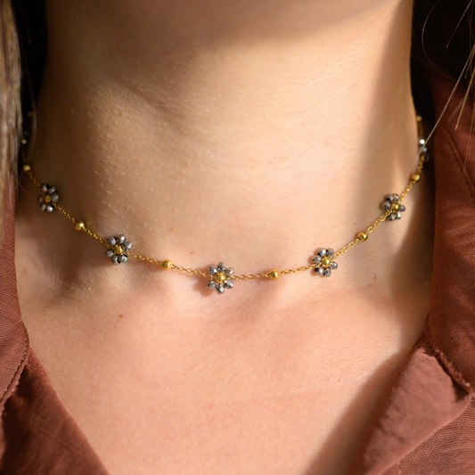 Altas y Bajas ⟡ Silver Flowers Choker