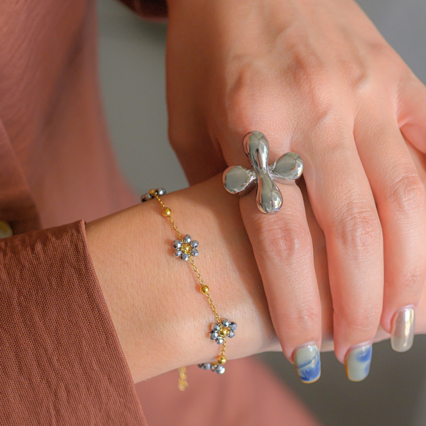 Altas y Bajas ⟡ Silver Flowers Bracelet