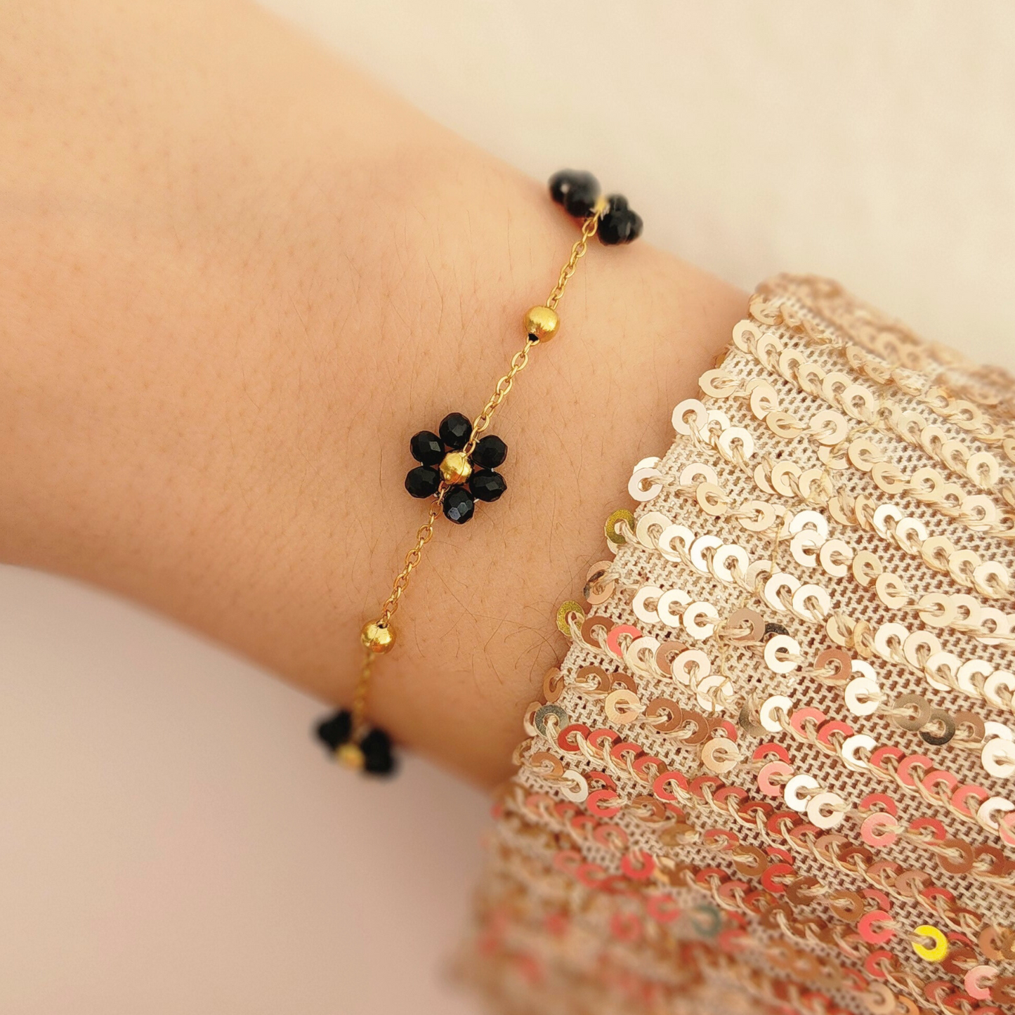 December Feels ⟡ Black Flowers Bracelet