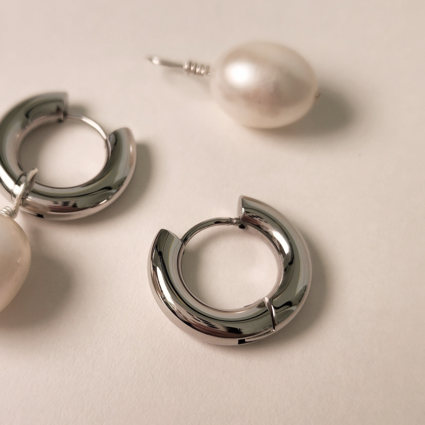 Proceso ⟡ Pearl Charm Hoops