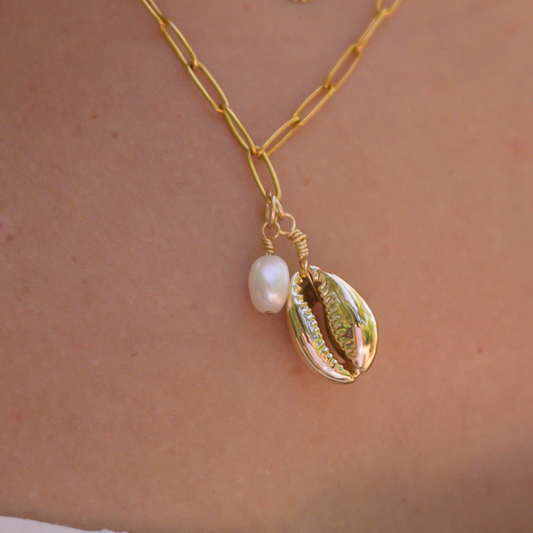 La Posita ⟡ Gold Cowrie Shell & Pearl Necklace