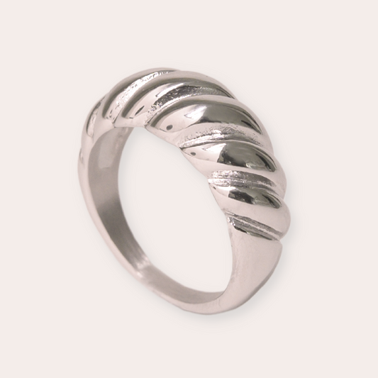 Un Día a la Vez ⟡ Silver Croissant Ring