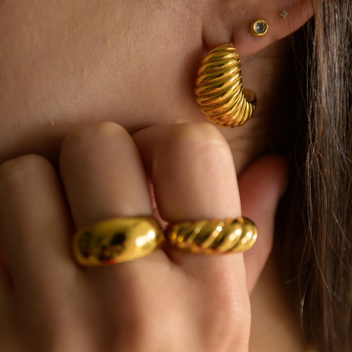 Valiosa ⟡ Gold Croissant Earrings