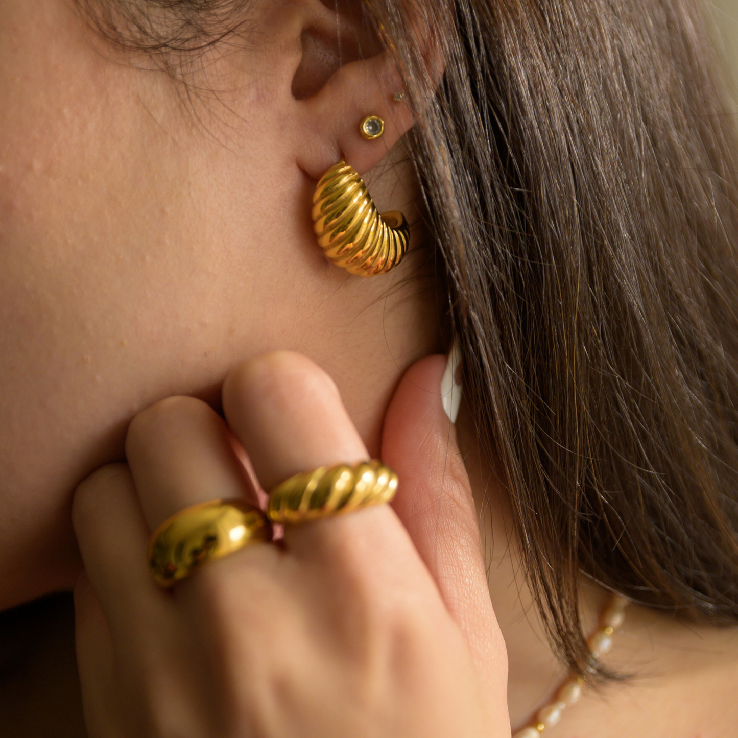 Valiosa ⟡ Gold Croissant Earrings